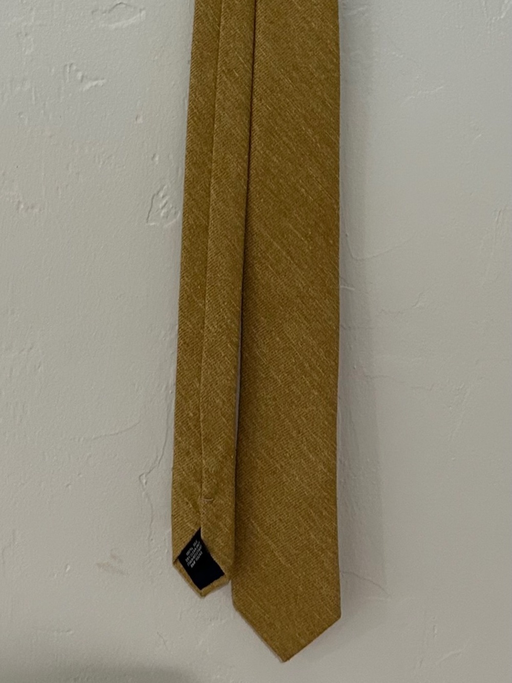 Tie Bar solid gold/yellow silk necktie